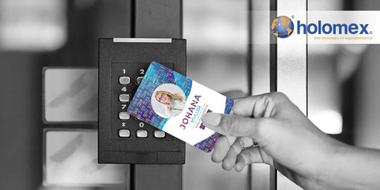 credencial con holograma para áreas de un hospital